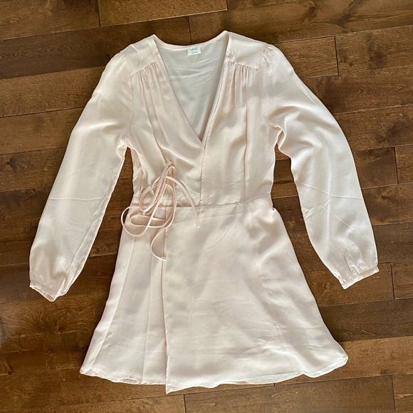 Aritzia Wilfred Diane Silk Wrap Dress Small NWOT - Picture 2 of 2